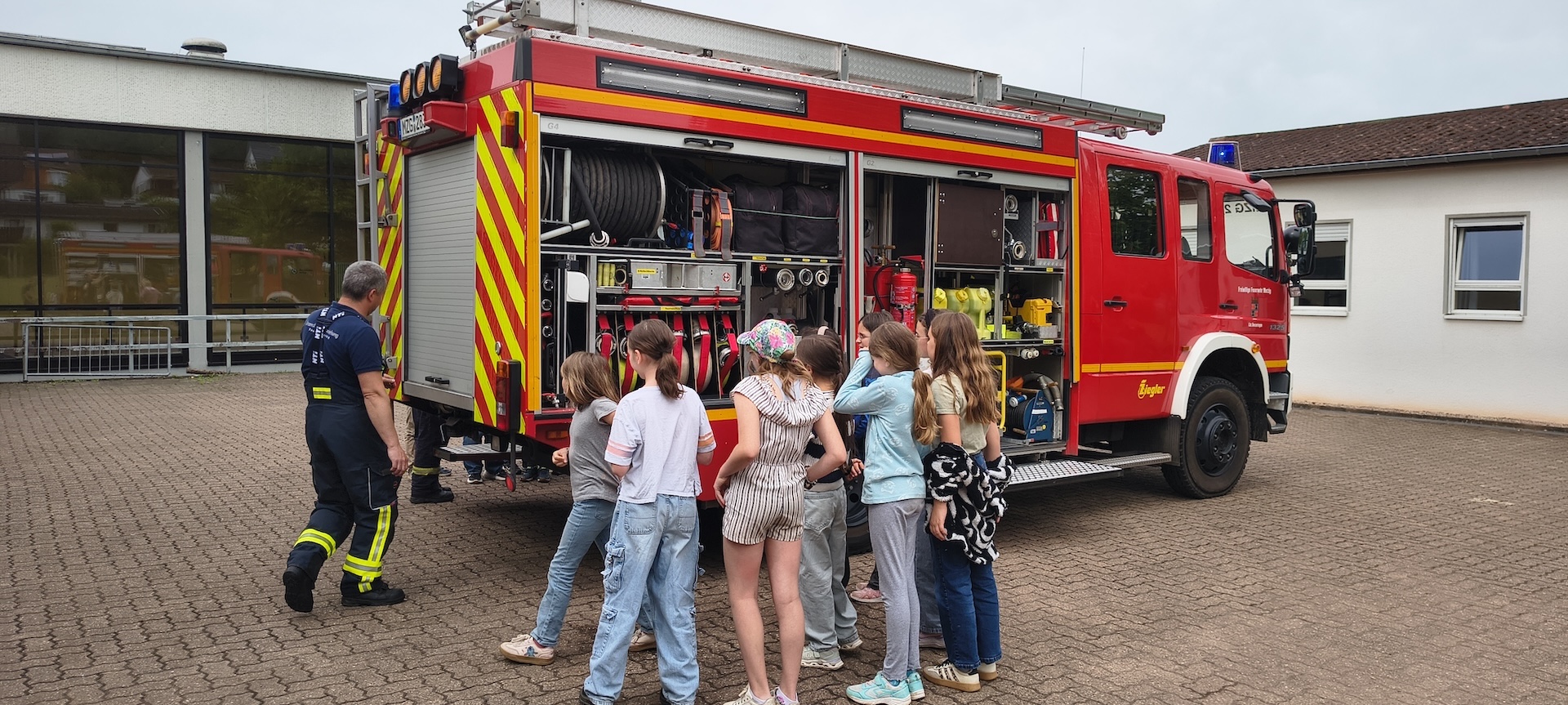 Besuch Feuerwehr.jpg